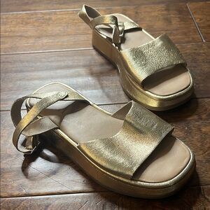 Zara Girls Metallic Gold Platform Sandal, size 29 EU